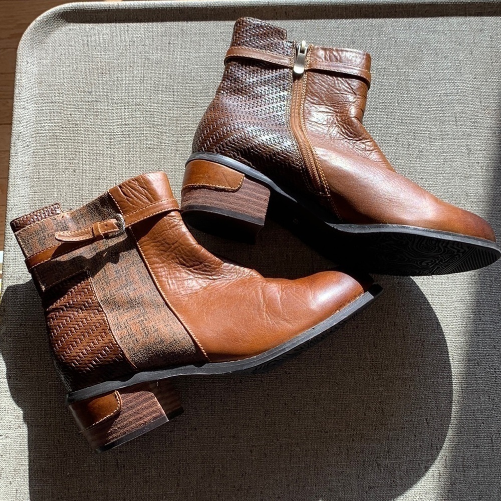 L’Artiste “Kanessa” size 40. Genuine Leather upper. Pre owned-like new condition